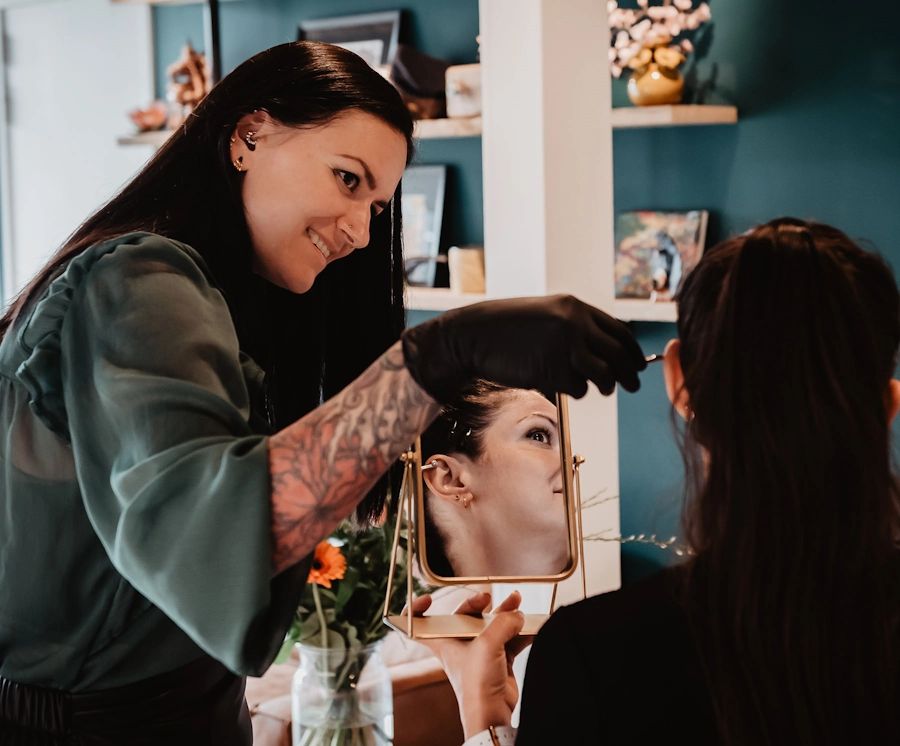 Piercer consultation with client